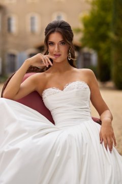 Tres Chic Brautkleider – Die aktuelle Brautkleider Kollektion 2027 31