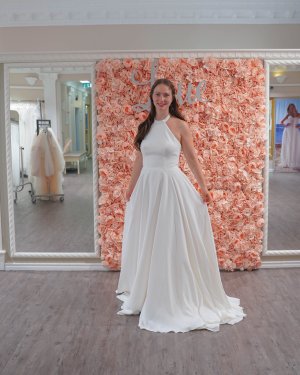 Clean Chic Brautkleid bei Laue Festmoden