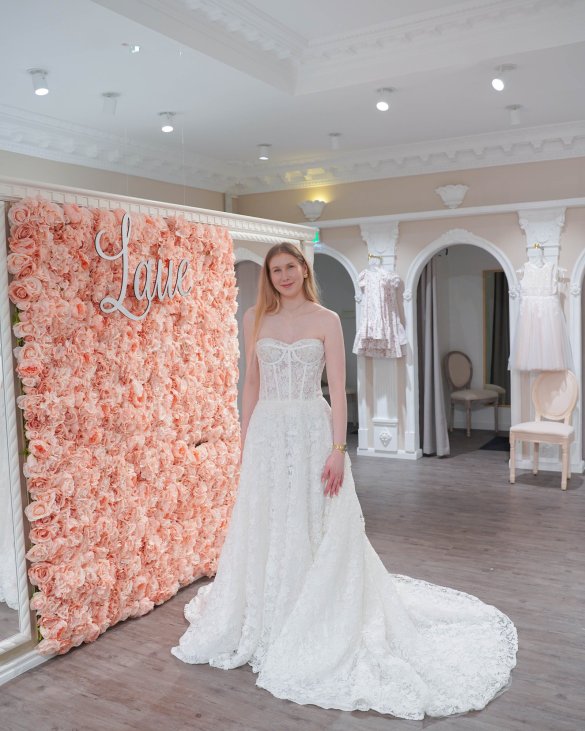 Spitzen Brautkleid bei Laue Festmoden