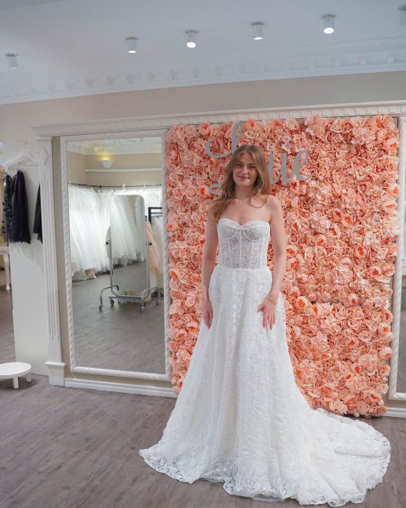 Spitzen Brautkleid bei Laue Festmoden