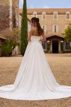 Tres Chic Brautkleider – Die aktuelle Brautkleider Kollektion 2027 32